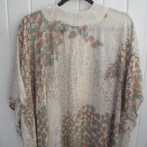 Viscose Beige with soft tone floral pattern Kimono or Duster - Picture 3 of 3